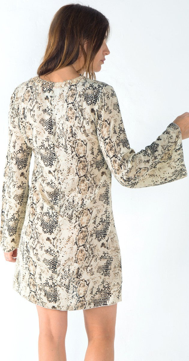 Sexy Akhtar tunique is one of those outfits that work for any occasion, like the LBT but way more fun.