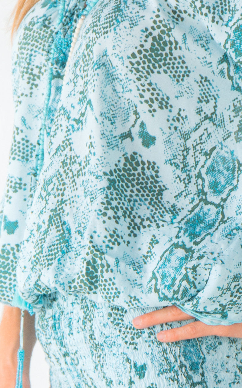 Sexy Akhtar tunique is one of those outfits that work for any occasion, like the LBT but way more fun.